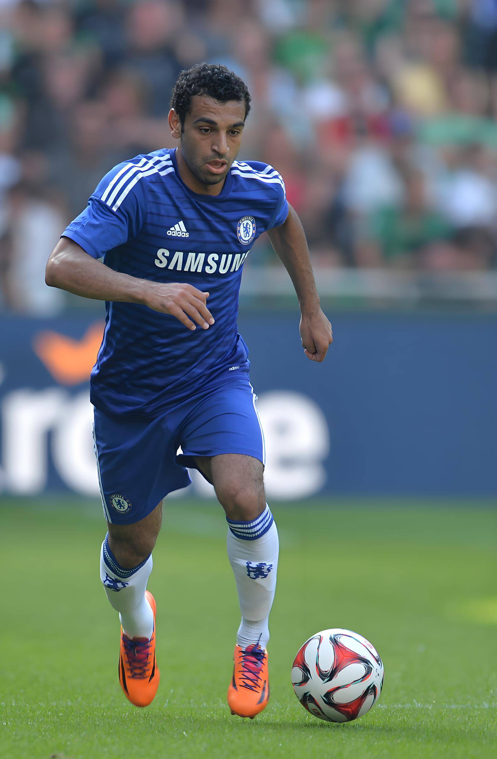  德布劳内踢前锋 