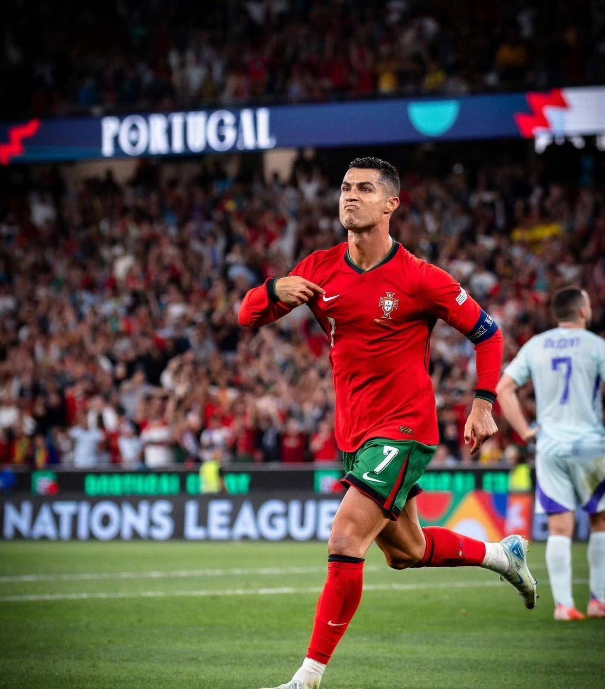 C罗在热火比赛中战术调整,精彩发挥引发热议! C罗在热火比赛中战术调整,精彩发挥引发热议!