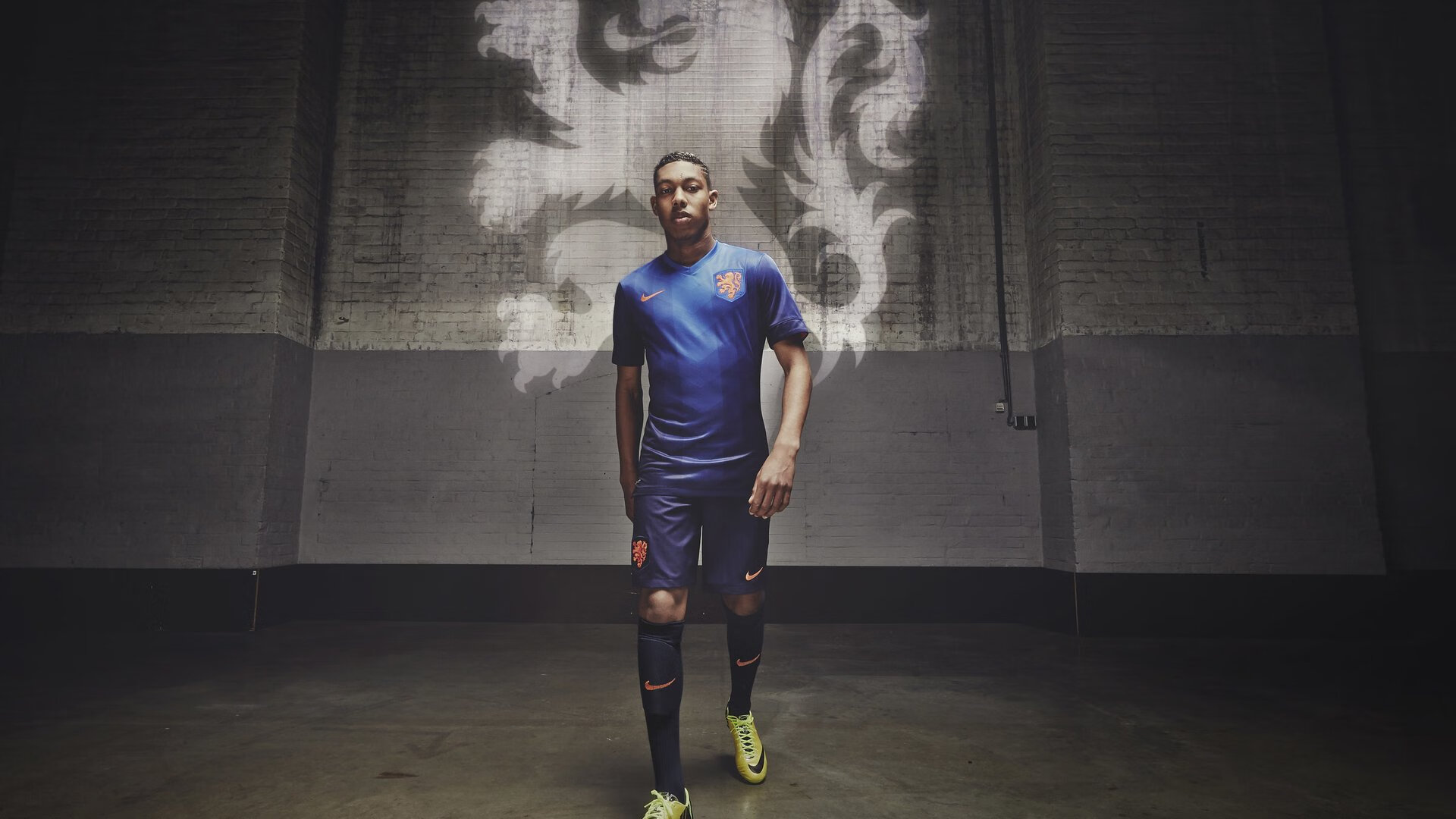 -网球赛场焦点！克罗地亚队对阵荷兰队，激战正酣，豪门对决再度上演